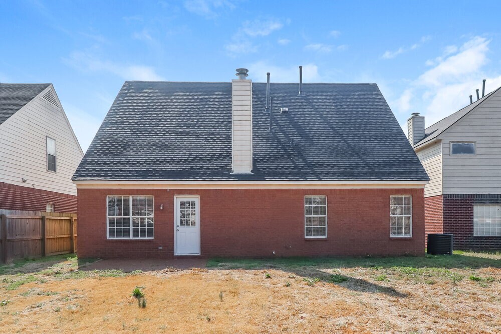 Building Photo - 7806 Wolf Hollow Dr