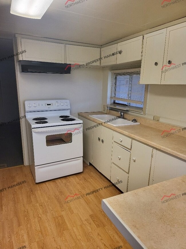 Building Photo - STATUS: *PENDING APPLICATION* | R36B | $925