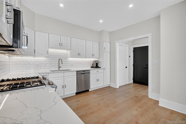 Building Photo - 44 Madeleine Ave