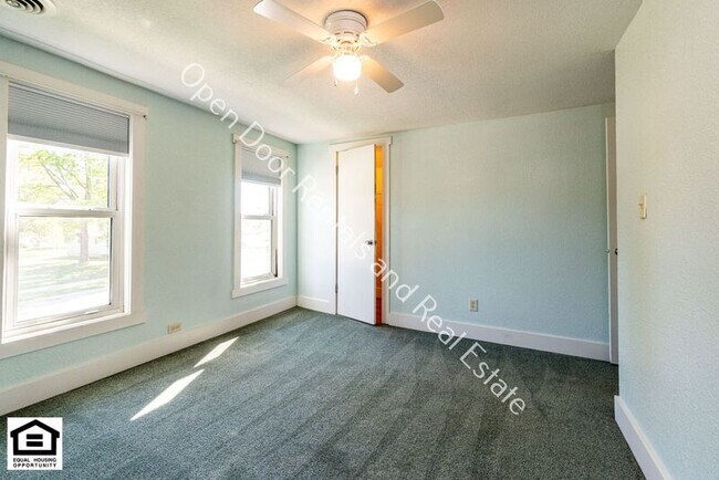 Building Photo - 575 S Wayne St