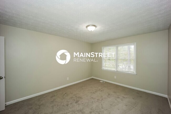 Building Photo - 3 Bedroom Pet-Friendly Home in FAYETTEVILLE, GA with Main Street Renewal
