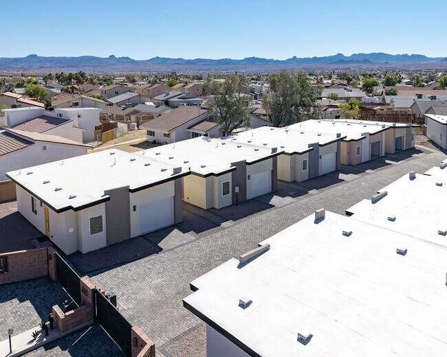 Building Photo - 370 Riverfront Dr