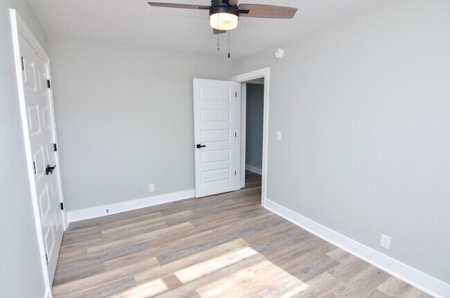 Building Photo - 2506 Halls Hill Pike