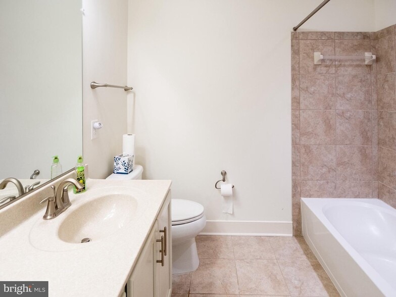 Building Photo - 727 Crown Park Ave