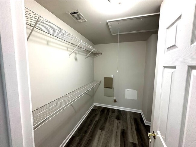 Building Photo - 5496 Village Trace