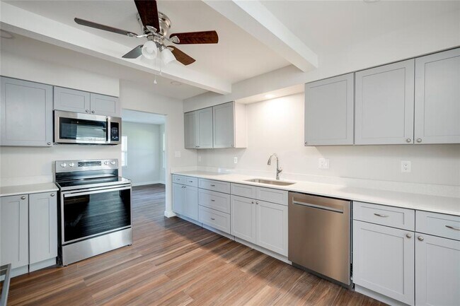 Building Photo - 809 N West St