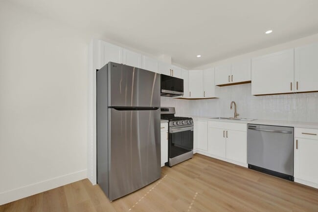 Building Photo - 610 Military E