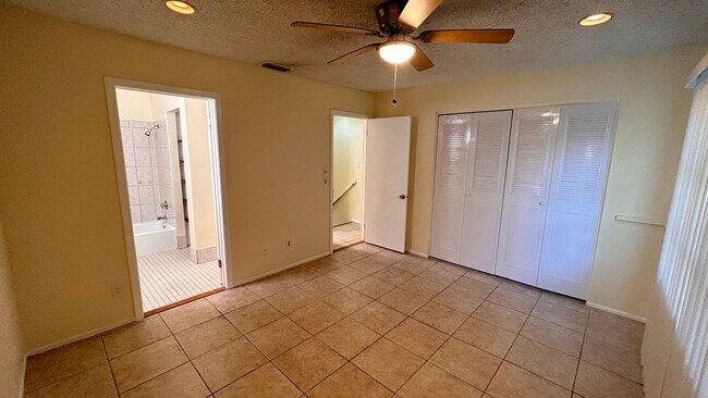 Building Photo - Unfurnished Annual Rental Available Now.