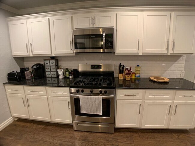 Building Photo - 3 Bed Home OKC - Move in Deposit-Free! (If Qualified)