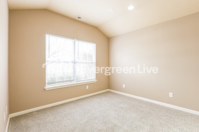 Building Photo - 2004 Lisa Walk Dr