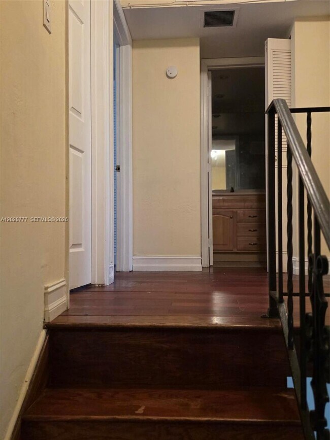 Building Photo - 3912 SW 67th Terrace