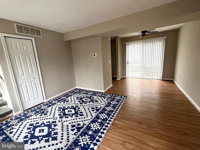 Building Photo - 1359 Jordan Dr