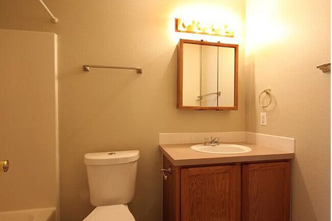 Building Photo - 730 Ponderosa Dr