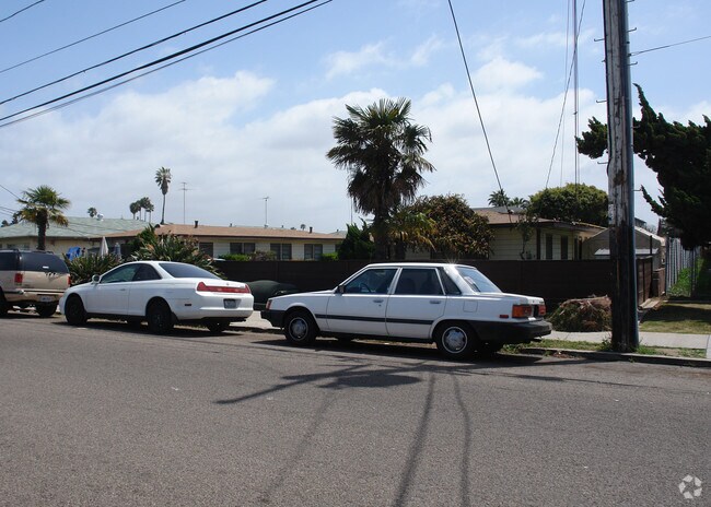 Building Photo - 566-568 Flower St