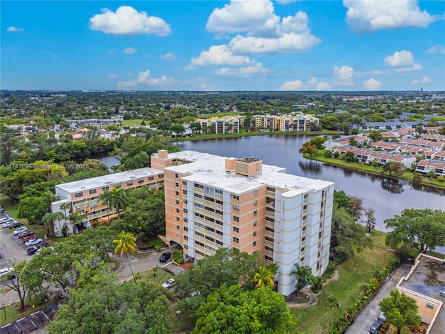 Building Photo - 3301 Spanish Moss Terrace