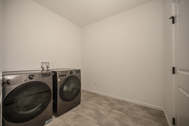 Building Photo - 223 Randlin Dr