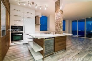 Building Photo - 2 br, 2 bath Condo - 725 NE 22nd St Apt 17F