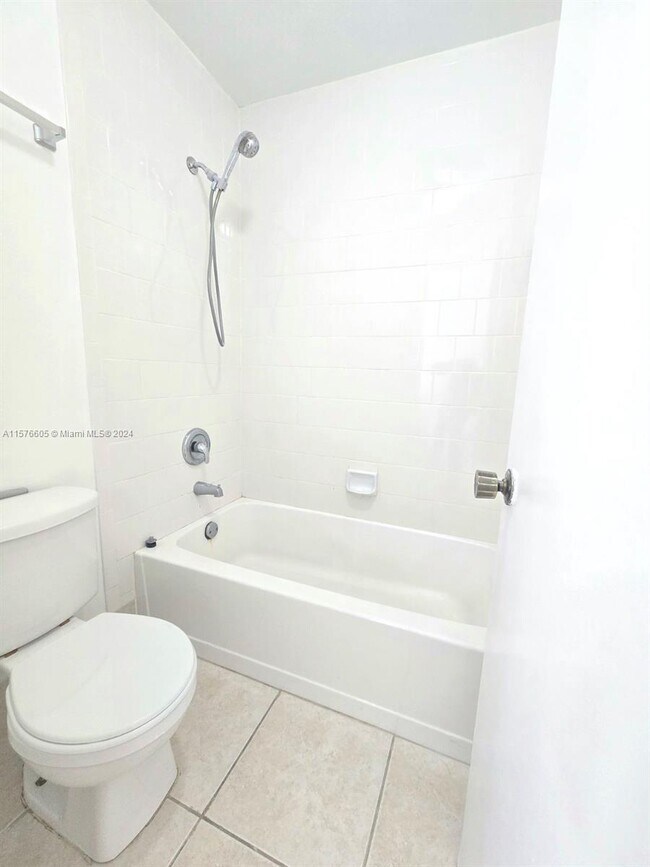 Building Photo - 11588 SW 112th Ave