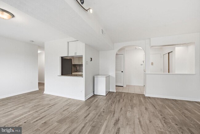 Building Photo - 5340 Holmes Run Pkwy