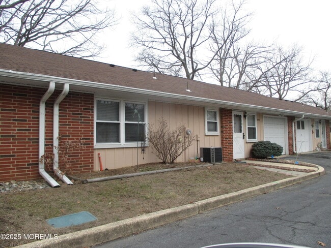 Building Photo - 111B Edinburgh Ln