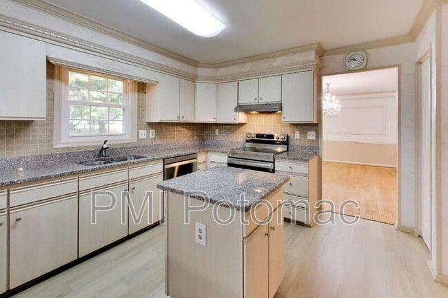 Building Photo - 14672 Brougham Way
