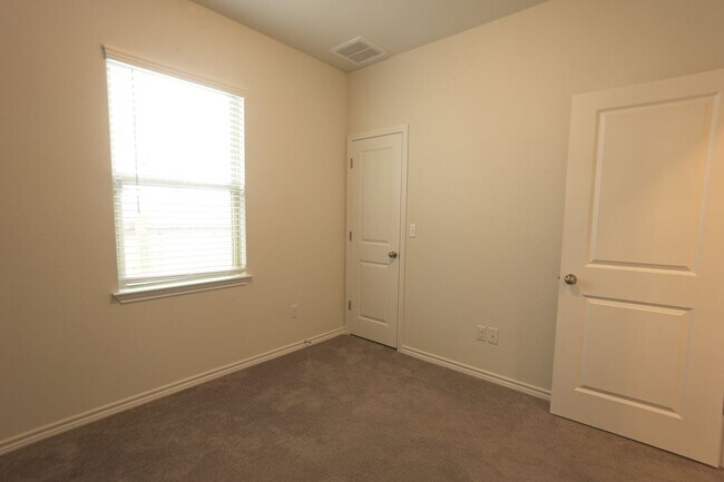Building Photo - 352 Witchhazel Way