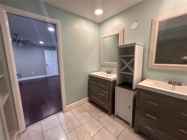Building Photo - 3143 Fiesta Dr
