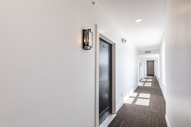 Building Photo - 617 Manhattan Blvd