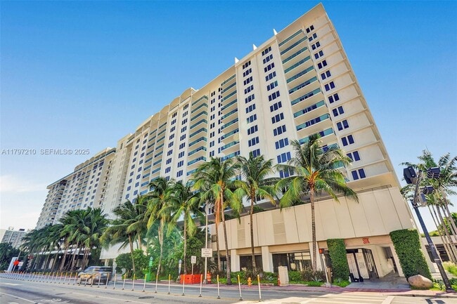 Building Photo - 102 NE 24th St