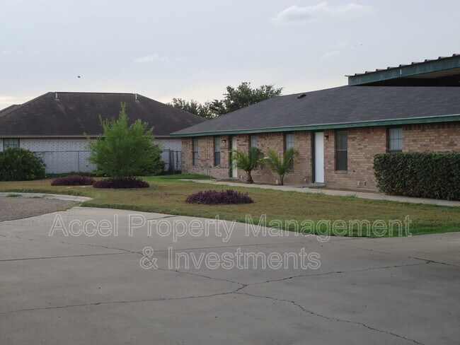 Primary Photo - 1201 W Carmen Ave