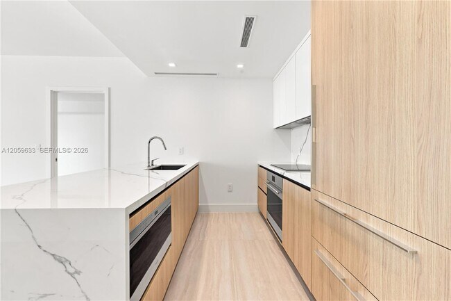 Building Photo - 2411 Laguna Cir