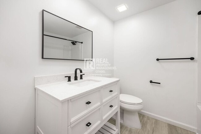 Building Photo - 963 Glencliff St