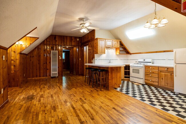 Building Photo - Mill St