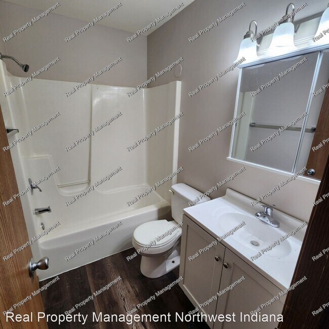 Building Photo - 3 br, 1.5 bath House - 5181 Plaza Avenue