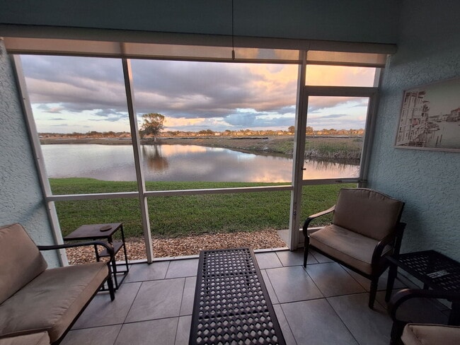 Building Photo - Beautifully upgraded Ground Floor condo with lake view