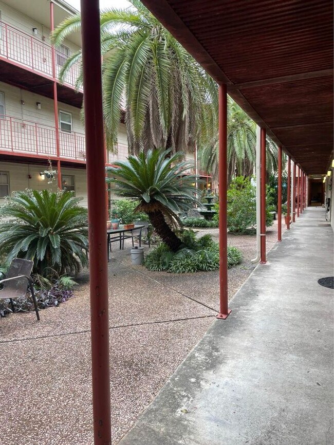 Building Photo - 2500 Houma Blvd