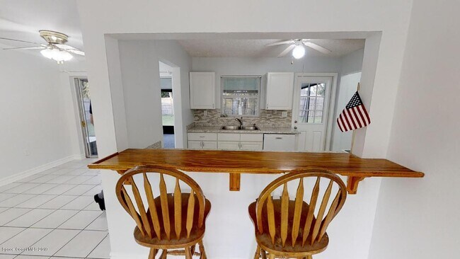 Building Photo - 449 N Waterway Dr