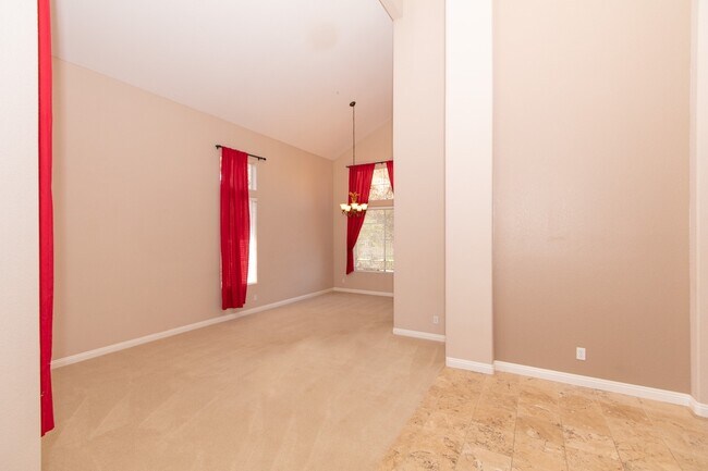 Building Photo - Elegant 4 Bed / 3 Bath House in Twin Oaks Valley Ranch/ San Marcos!