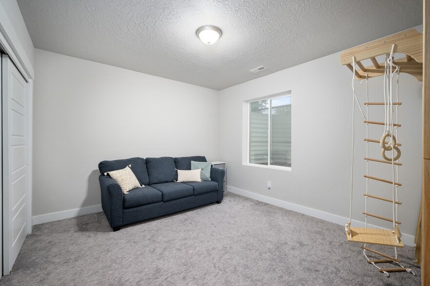 Building Photo - 707 W Ridgeline Dr