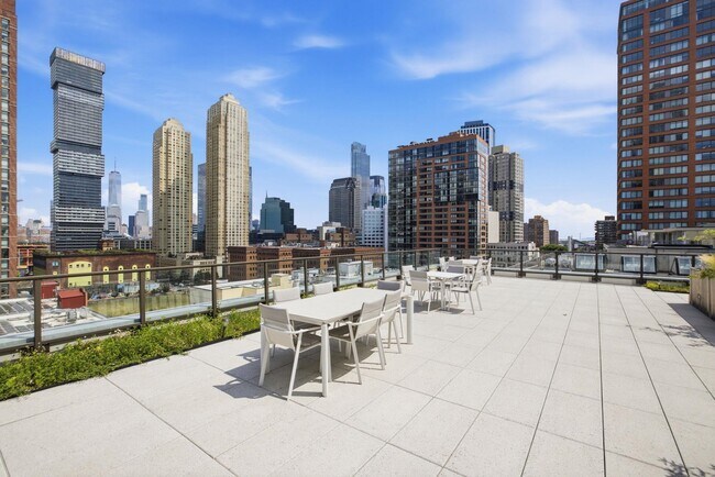 Building Photo - 144 1st St