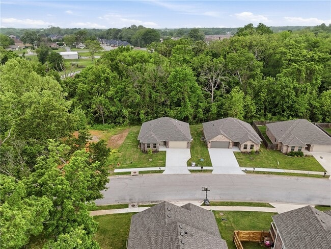 Building Photo - 1315 Valley Dr