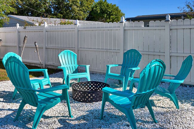 Building Photo - 897 Imperial Dr