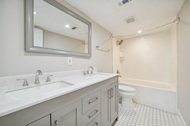 Building Photo - 9602 Lawngate Dr