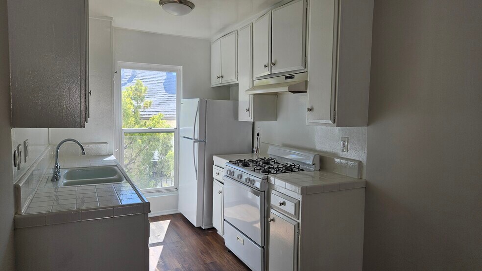 Building Photo - 3838 Keystone Ave