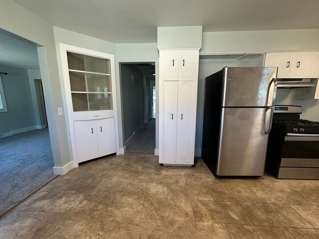Building Photo - Three Bedroom Single Family Home on NW Side!