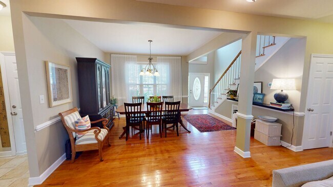 Building Photo - 5 Bedrooms with Golf Course Views in Carol...