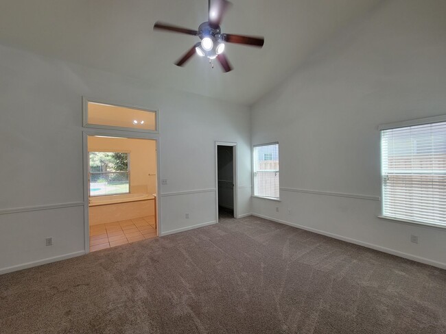 Building Photo - 5038 W Lark Ave