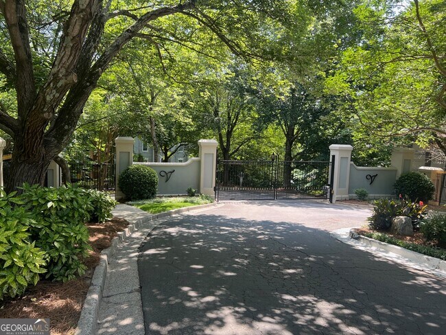 Building Photo - 3071 Lenox Rd NE