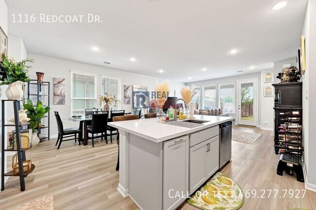 Building Photo - 1116 Redcoat Dr