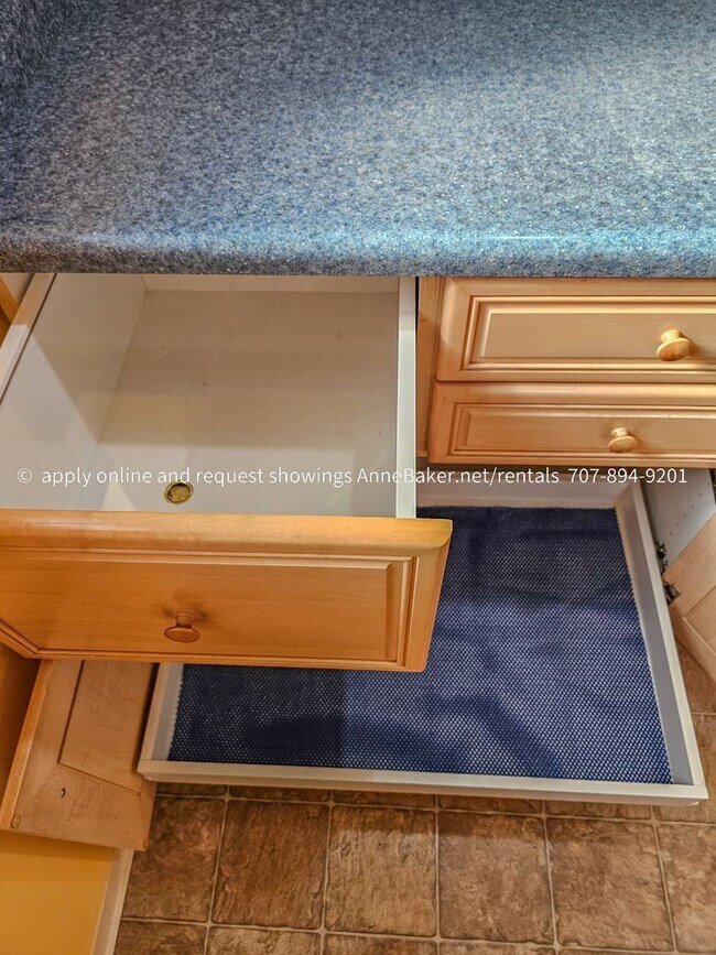 Building Photo - Exquisite Home among the Oak Trees